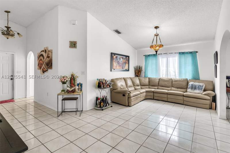3 bedroom SingleFamilyResidence at 18230 SW 143rd Ct, Med Gardens Sec 2, Miami — photo 4