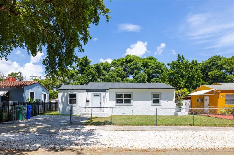 3 bedroom SingleFamilyResidence at 1029 NW 42nd St, Durham Village, Miami — photo 2