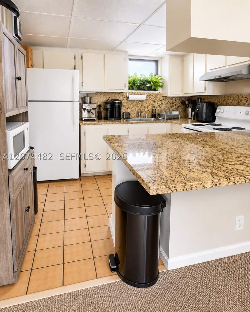 1 bedroom Condominium at 8290 Lake Dr 426, Las Vistas At Doral Condo, Doral — photo 2