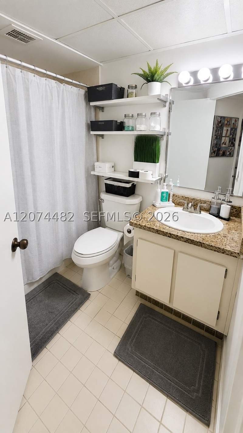 1 bedroom Condominium at 8290 Lake Dr 426, Las Vistas At Doral Condo, Doral — photo 4