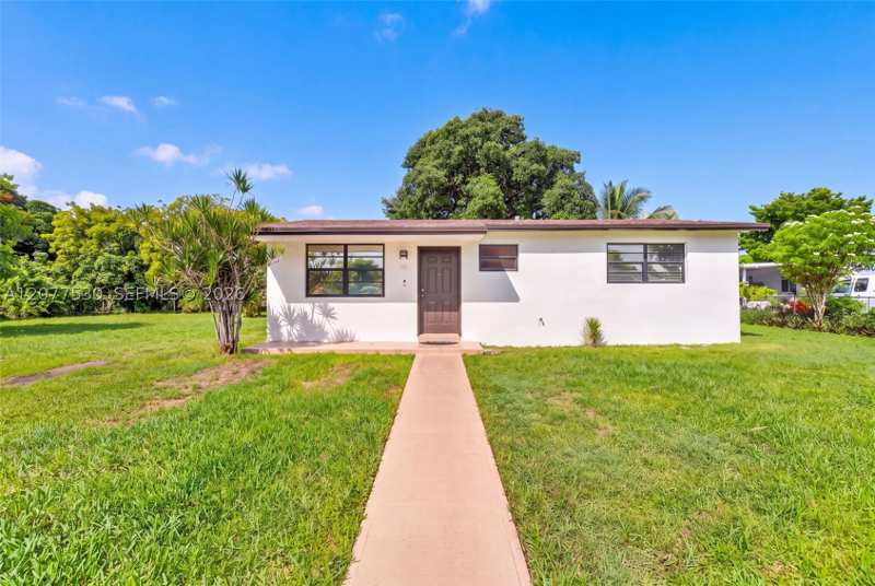 2 bedroom SingleFamilyResidence at 19721 SW 114th Ct, So Miami Heights Addn V, Miami — photo 1