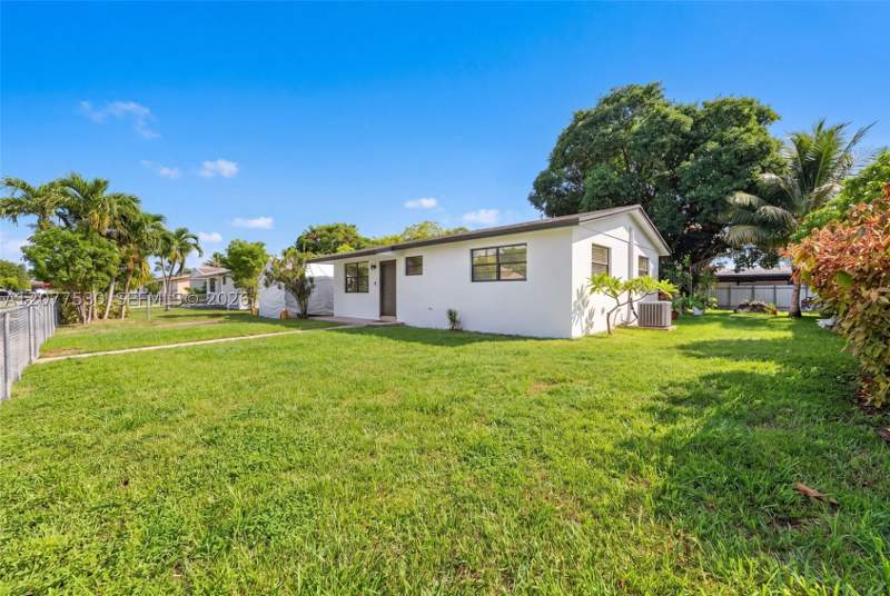 2 bedroom SingleFamilyResidence at 19721 SW 114th Ct, So Miami Heights Addn V, Miami — photo 2