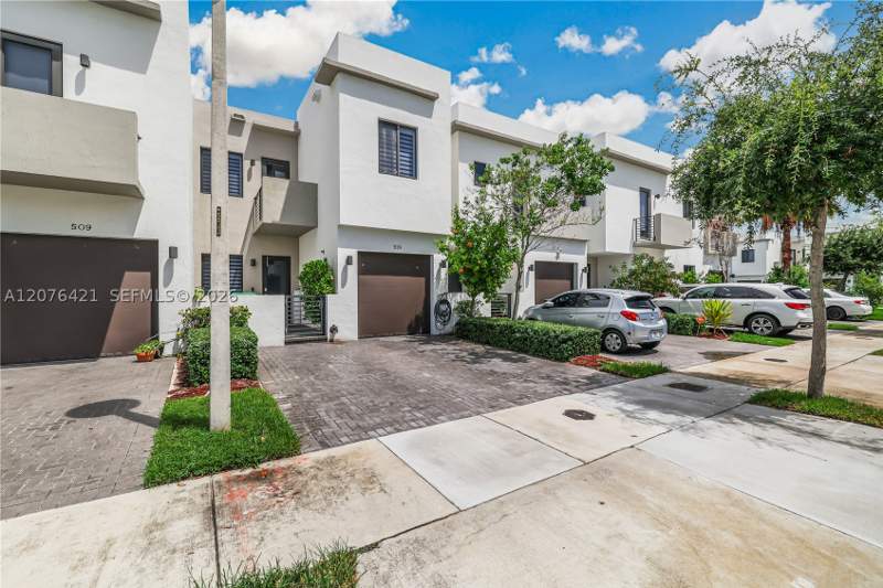 3 bedroom Townhouse at 519 SW 91st Pl, Century Park Place, Miami — photo 3