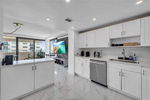 7545 E Treasure Dr 9A, North Bay Village FL - photo 10 of 31