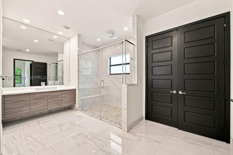 8875 NW 161st Ter, Miami Lakes FL - photo 15 of 39