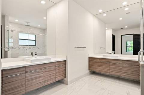 8875 NW 161st Ter, Miami Lakes FL - photo 16 of 39