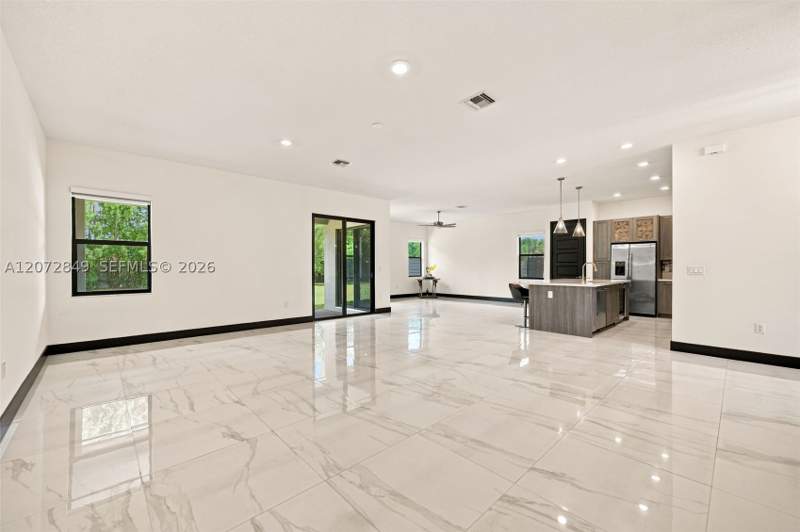 4 bedroom SingleFamilyResidence at 8875 NW 161st Ter, Dunnwoody Lake, Miami Lakes — photo 5