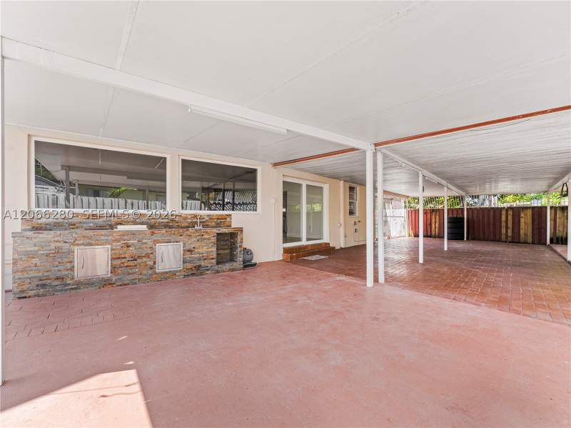 4 bedroom SingleFamilyResidence at 8241 SW 12th Ter, Fontainebleau Gardens 1st, Miami — photo 4