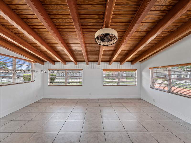 4 bedroom SingleFamilyResidence at 8241 SW 12th Ter, Fontainebleau Gardens 1st, Miami — photo 5