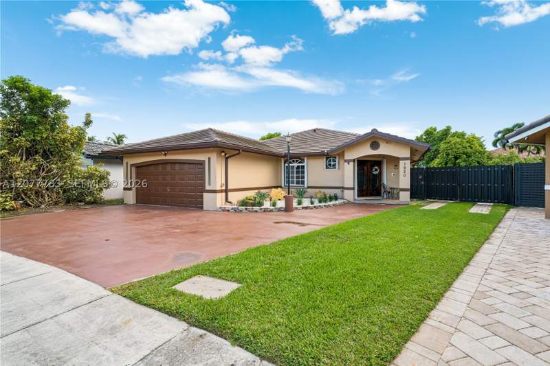4 bedroom SingleFamilyResidence at 7920 SW 163rd Pl, P A At West Kendall, Miami — photo 2