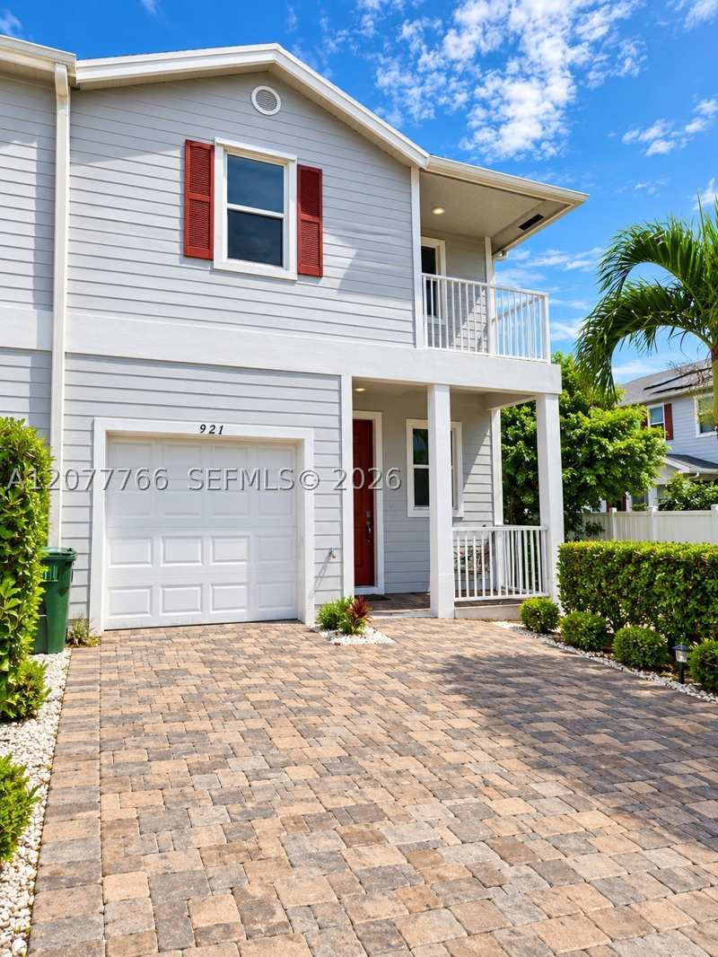 3 bedroom Townhouse at 921 SE 18th St, Hamilton Place, Homestead — photo 1