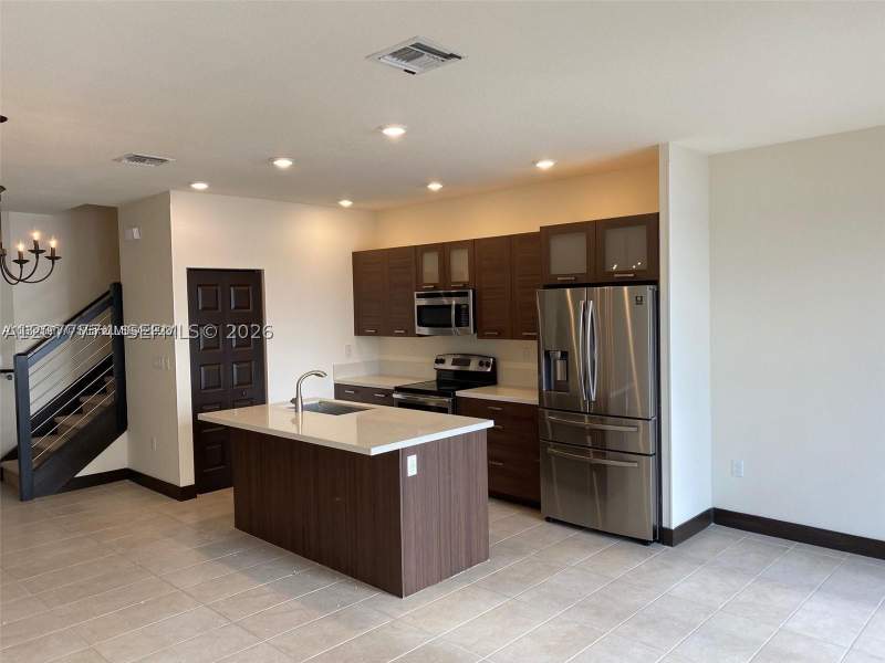 3 bedroom Townhouse at 9116 NW 158th St, Dunnwoody Lake, Miami Lakes — photo 4