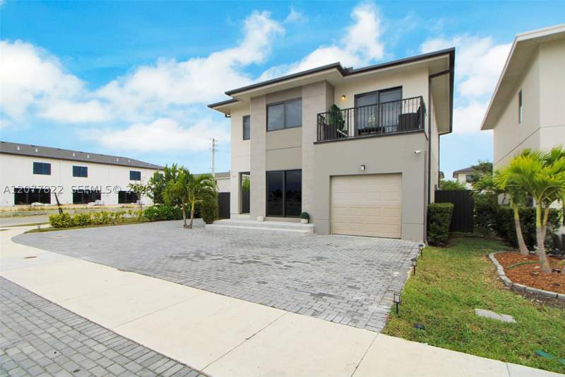 5 bedroom SingleFamilyResidence at 320 NW 13th Ct, Alba, Florida City — photo 3