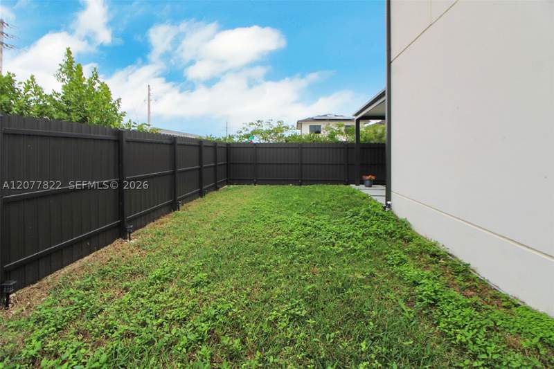 5 bedroom SingleFamilyResidence at 320 NW 13th Ct, Alba, Florida City — photo 4