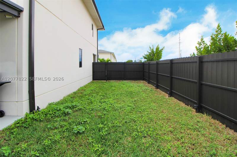 5 bedroom SingleFamilyResidence at 320 NW 13th Ct, Alba, Florida City — photo 5