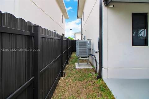 320 NW 13th Ct, Florida City FL - photo 6 of 37