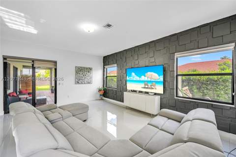 9121 NW 161st Ter, Miami Lakes FL - photo 17 of 37