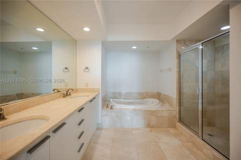 15051 Royal Oaks Ln 2403, North Miami FL - photo 9 of 33