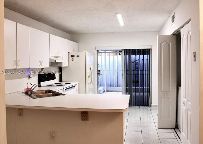 2 bedroom Condominium at 3375 W 76th St 145, El Prado Xiv Condo, Hialeah — photo 4