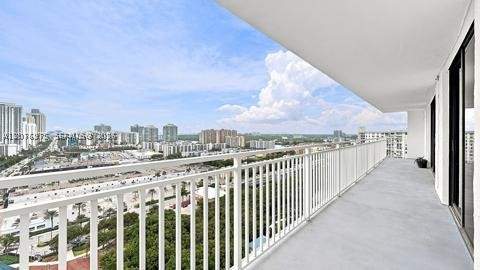 2 bedroom Condominium at 210 174 St 2401, Winston Towers 600 Condo, Sunny Isles Beach — photo 3