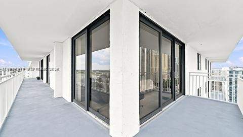 2 bedroom Condominium at 210 174 St 2401, Winston Towers 600 Condo, Sunny Isles Beach — photo 5