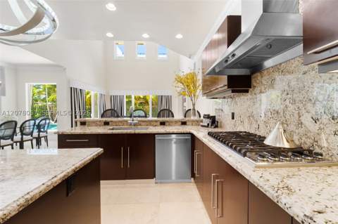 275 189th Ter, Sunny Isles Beach FL - photo 14 of 36