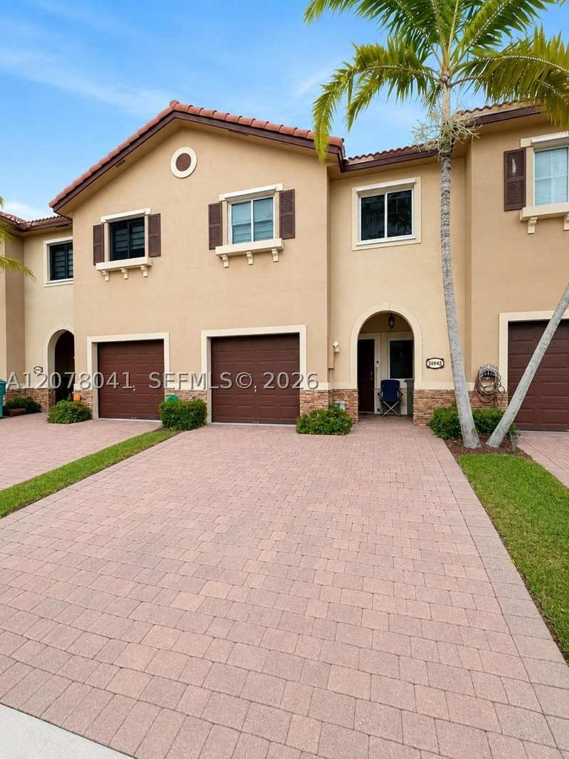 3 bedroom Townhouse at 21943 SW 88th Path, Lakes By The Bay Jay, Cutler Bay — photo 1