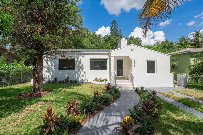 3 bedroom SingleFamilyResidence at 8318 NE 3rd Ct, Oakland Grove Amd Pl, Miami — photo 1