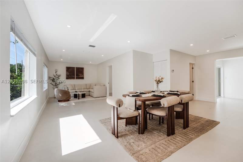 3 bedroom SingleFamilyResidence at 8318 NE 3rd Ct, Oakland Grove Amd Pl, Miami — photo 2