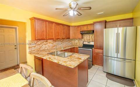 2340 NW 187th St, Miami Gardens FL - photo 13 of 44