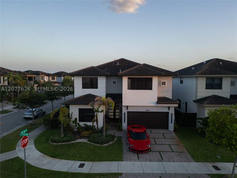 5 bedroom SingleFamilyResidence at 8824 NW 161st Ter, Dunnwoody Lake, Miami Lakes — photo 2