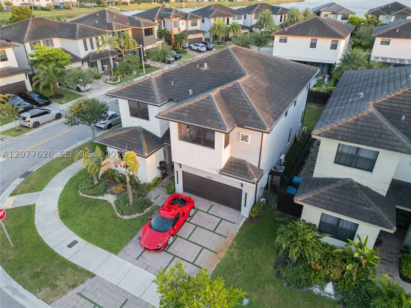 5 bedroom SingleFamilyResidence at 8824 NW 161st Ter, Dunnwoody Lake, Miami Lakes — photo 3