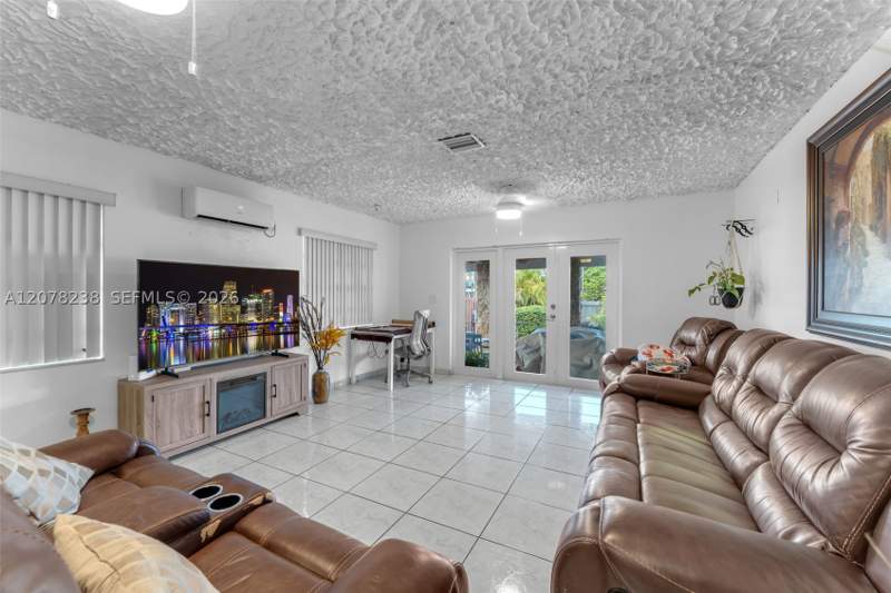 4 bedroom SingleFamilyResidence at 325 SW 122nd Ave, Sweetwater Golf Course To, Miami — photo 5