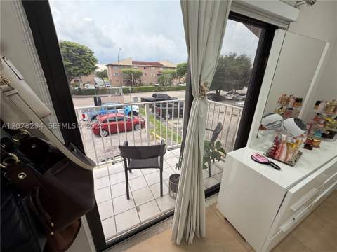 5935 W 26th Ave 204, Hialeah FL - photo 14 of 29