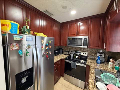 5935 W 26th Ave 204, Hialeah FL - photo 8 of 29