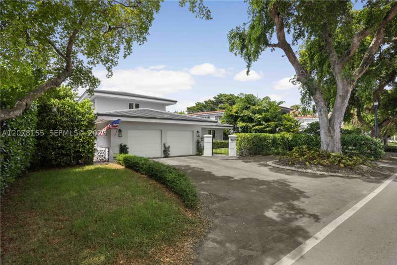 3 bedroom SingleFamilyResidence at 1201 Campo Sano Ave, C G Riviera Sec Part 4, Coral Gables — photo 4