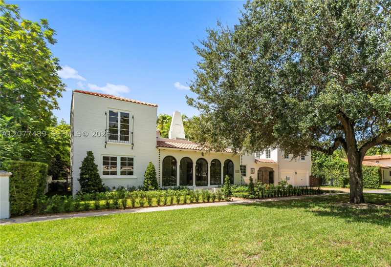 5 bedroom SingleFamilyResidence at 1202 Granada Blvd, Coral Gables Granada Sec, Coral Gables — photo 1