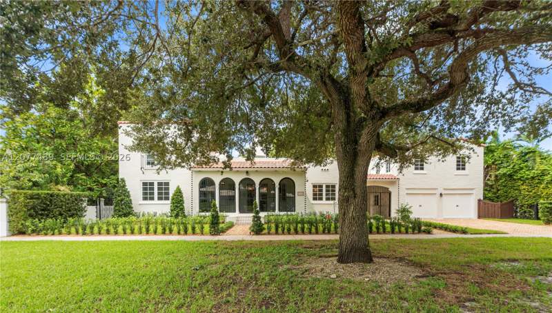 5 bedroom SingleFamilyResidence at 1202 Granada Blvd, Coral Gables Granada Sec, Coral Gables — photo 2