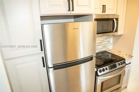 1640 NE 172nd St, North Miami Beach FL - photo 6 of 33