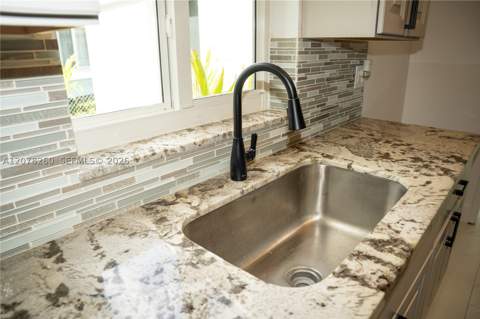 1640 NE 172nd St, North Miami Beach FL - photo 7 of 33