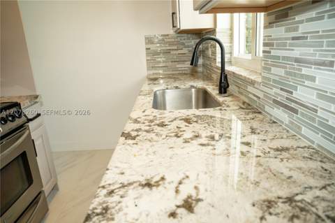 1640 NE 172nd St, North Miami Beach FL - photo 8 of 33