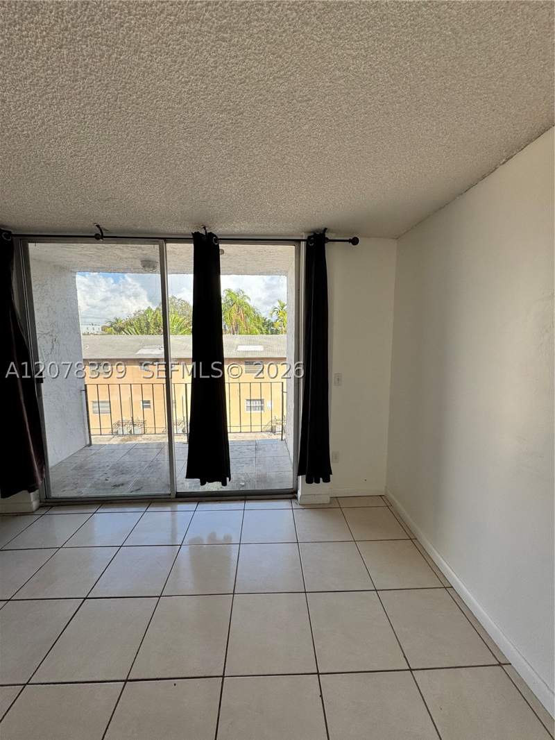 1 bedroom Condominium at 12105 NE 6th Ave 304, Northeast Palms Condo, North Miami — photo 3