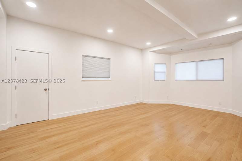7 bedroom SingleFamilyResidence at 937 NE 171st St, Hudson Valley, Miami — photo 5