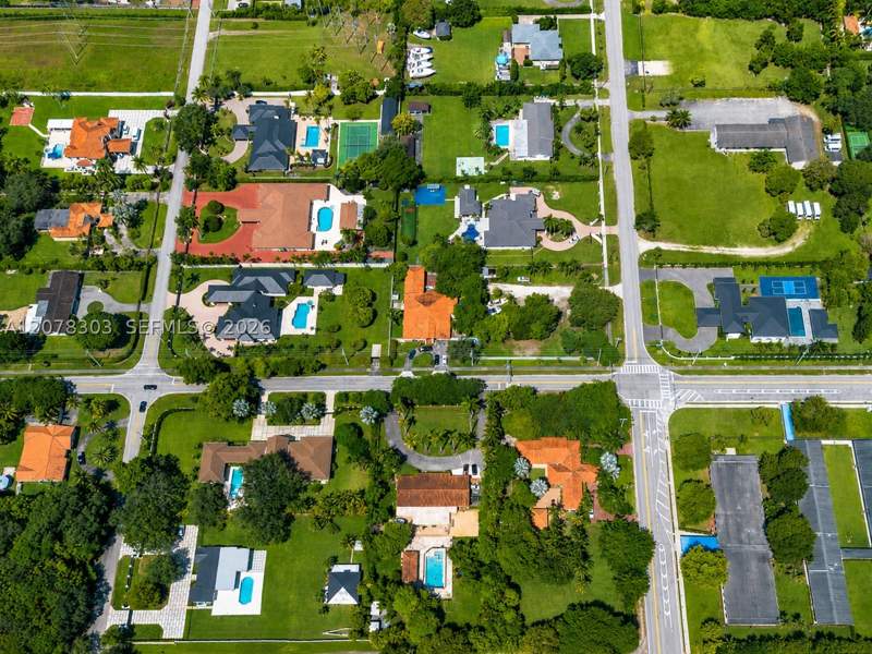 4 bedroom SingleFamilyResidence at 6450 SW 102nd Ave, Miller Drive Estates, Miami — photo 4