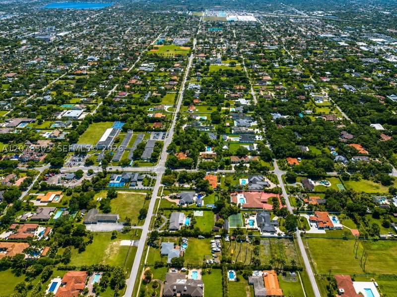 4 bedroom SingleFamilyResidence at 6450 SW 102nd Ave, Miller Drive Estates, Miami — photo 5