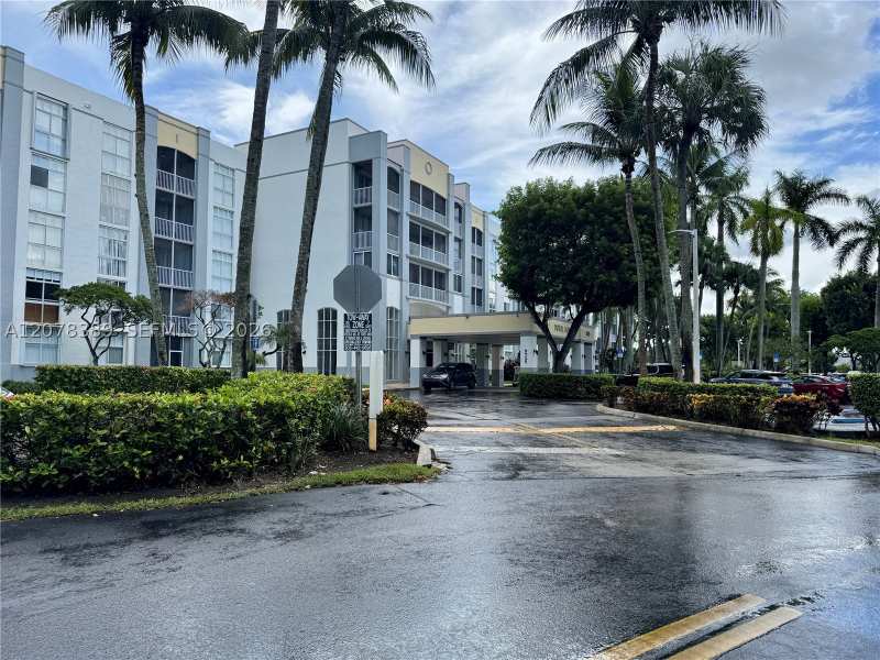 2 bedroom Condominium at 9725 NW 52nd St 109, Doral House Condo No 3, Doral — photo 1