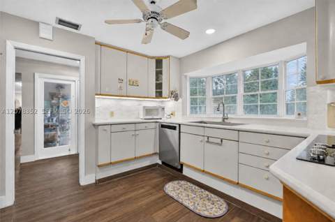 9943 NW 47th Ter, Doral FL - photo 11 of 48