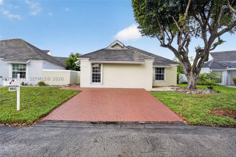 3 bedroom SingleFamilyResidence at 9943 NW 47th Ter, 1st Addn To Doral Woods, Doral — photo 2