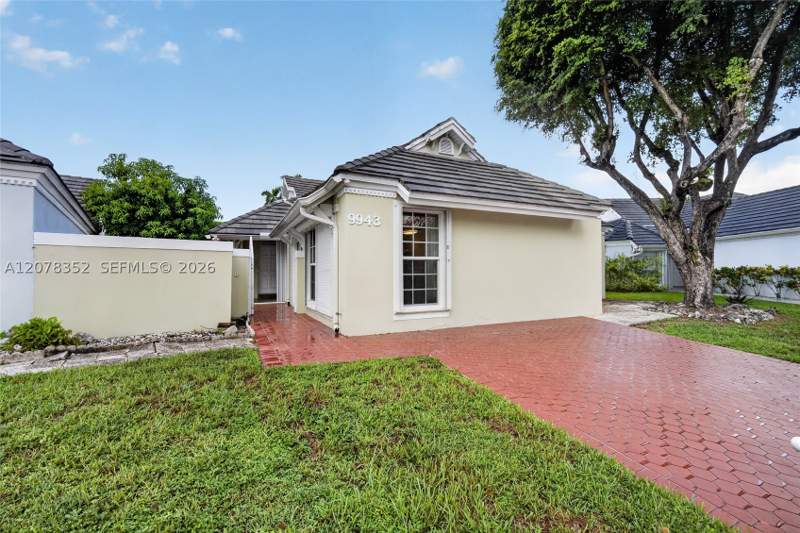 3 bedroom SingleFamilyResidence at 9943 NW 47th Ter, 1st Addn To Doral Woods, Doral — photo 3