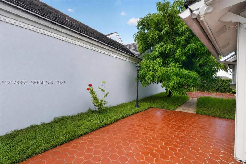 3 bedroom SingleFamilyResidence at 9943 NW 47th Ter, 1st Addn To Doral Woods, Doral — photo 5
